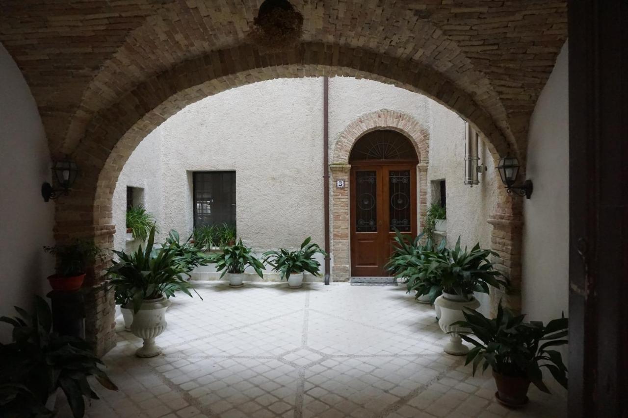 Palazzo De Fabritiis Bed & Breakfast Rosciano  ภายนอก รูปภาพ