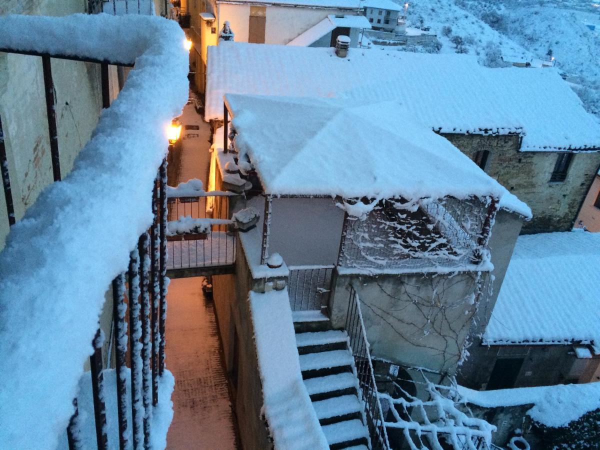 Palazzo De Fabritiis Bed & Breakfast Rosciano  ภายนอก รูปภาพ
