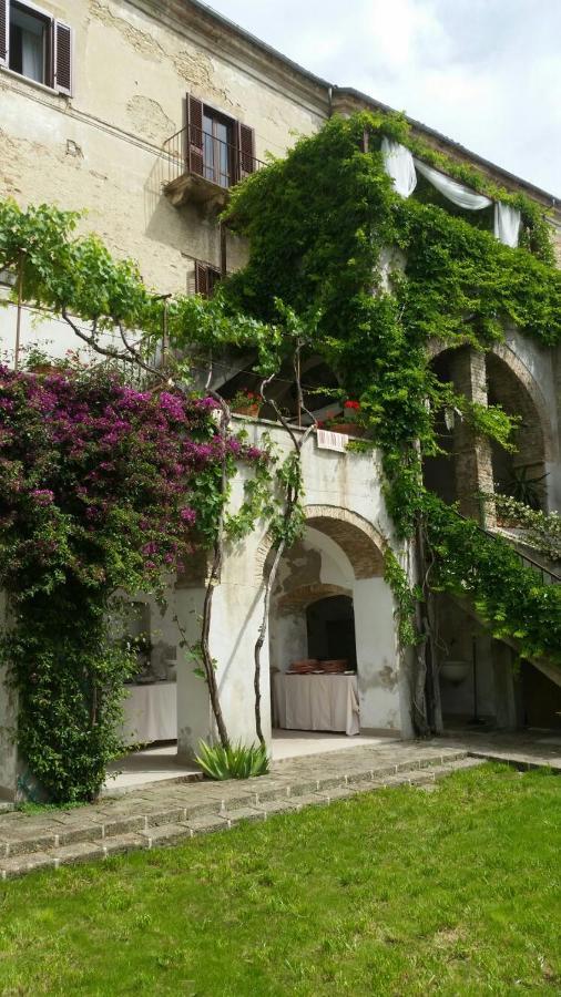 Palazzo De Fabritiis Bed & Breakfast Rosciano  ภายนอก รูปภาพ