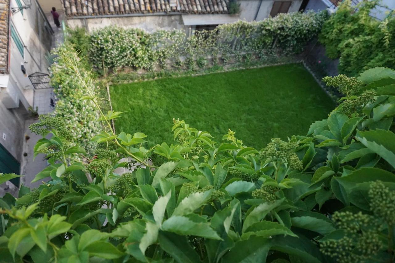 Palazzo De Fabritiis Bed & Breakfast Rosciano  ภายนอก รูปภาพ