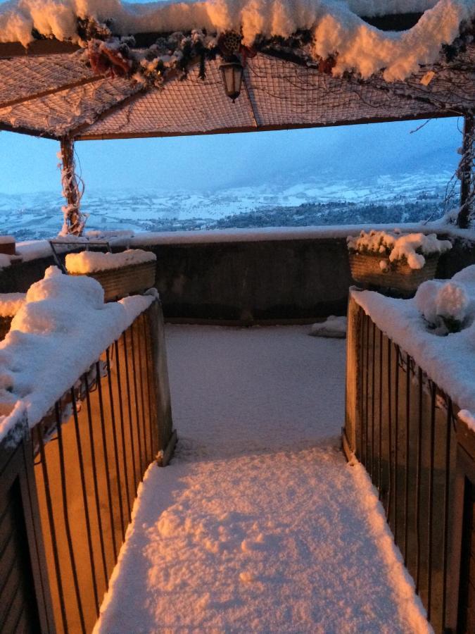 Palazzo De Fabritiis Bed & Breakfast Rosciano  ภายนอก รูปภาพ